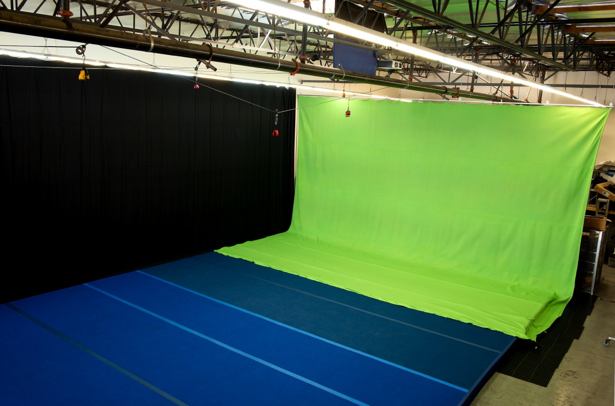 Floor-and-Green-Screen-Top-Shot.jpg